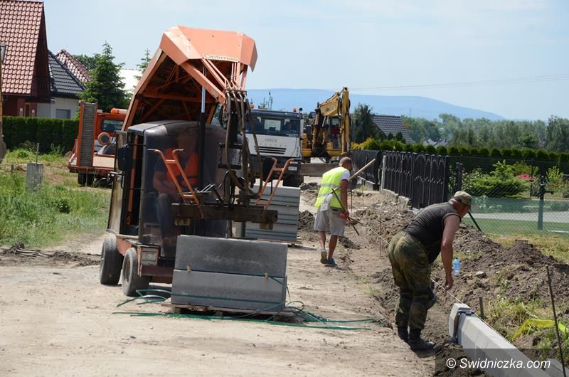 Żarów: Trwa budowa ścieżki rowerowej