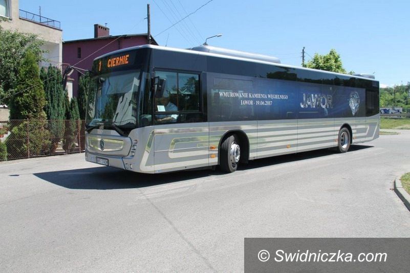 Świebodzice: Świebodzice z nowym autobusem