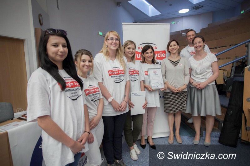 Strzegom: Zespół Szkół w Strzegomiu wyróżniony podczas Gali finału kampanii „Drugie Życie”