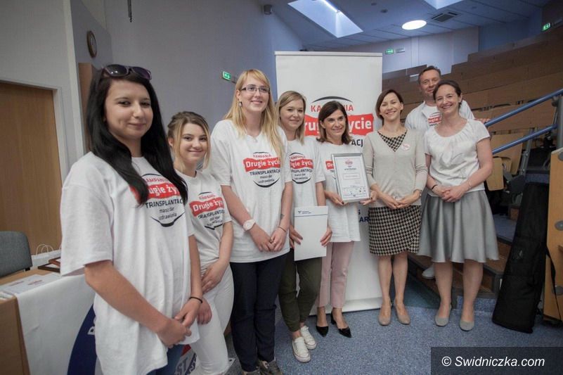 Strzegom: Zespół Szkół w Strzegomiu wyróżniony podczas Gali finału kampanii „Drugie Życie”
