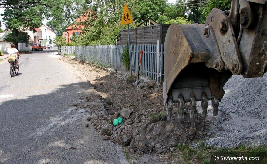Roztoka: Kolejny chodnik w budowie