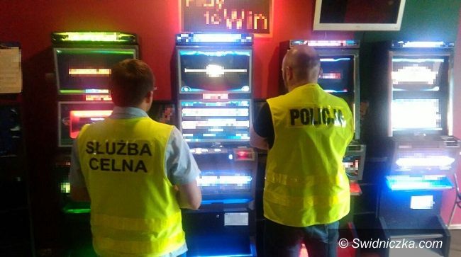 Świdnica: Kolejne automaty w rękach funkcjonariuszy