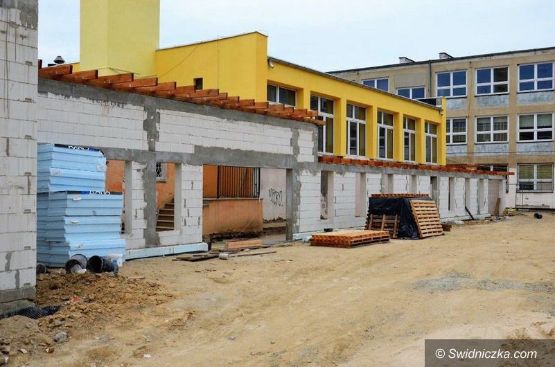 Strzegom: „Delfinek” rośnie w oczach