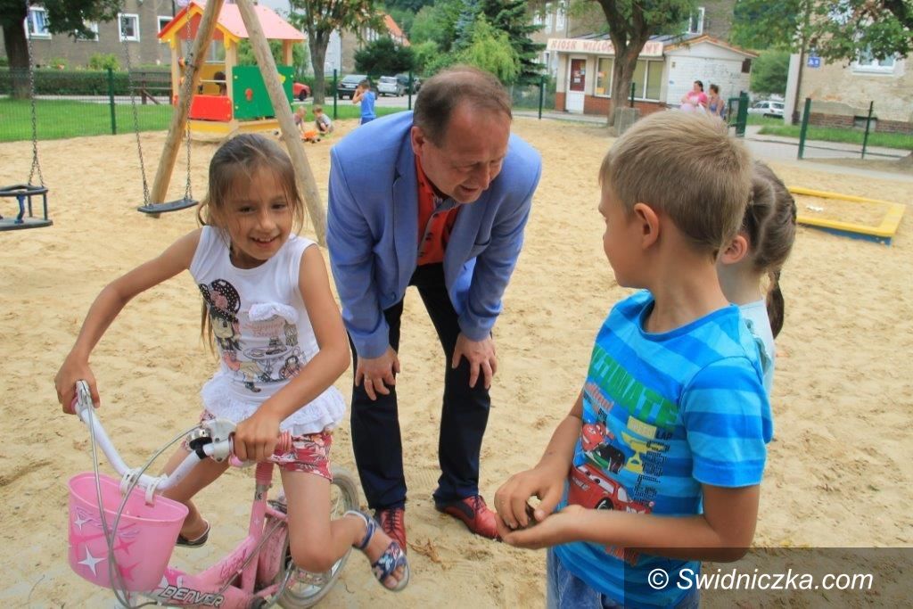 Świebodzice: Zabawa jak na plaży