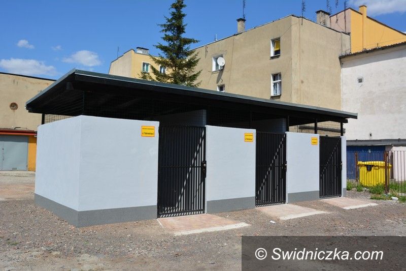 Strzegom: Są pierwsze boksy śmietnikowe