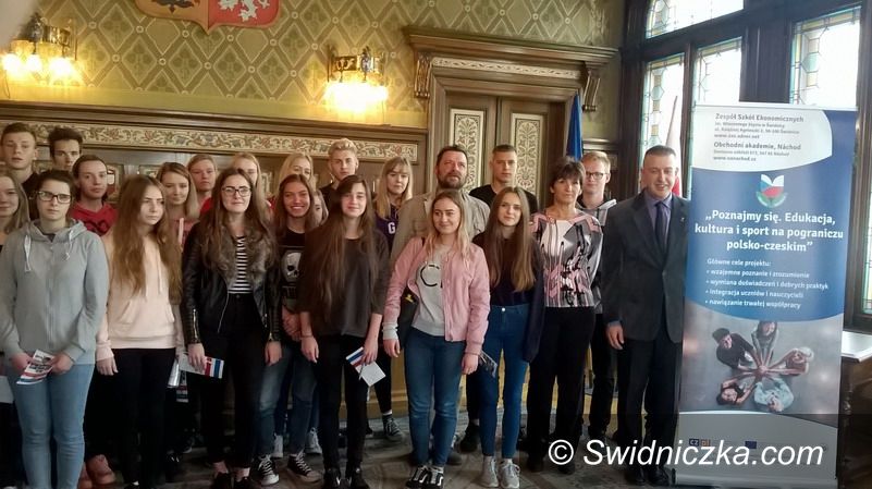Świdnica: Spotkanie partnerskie w ramach mikroprojektu pn. „Poznajmy się. Edukacja, kultura i sport na pograniczu polsko – czeskim”
