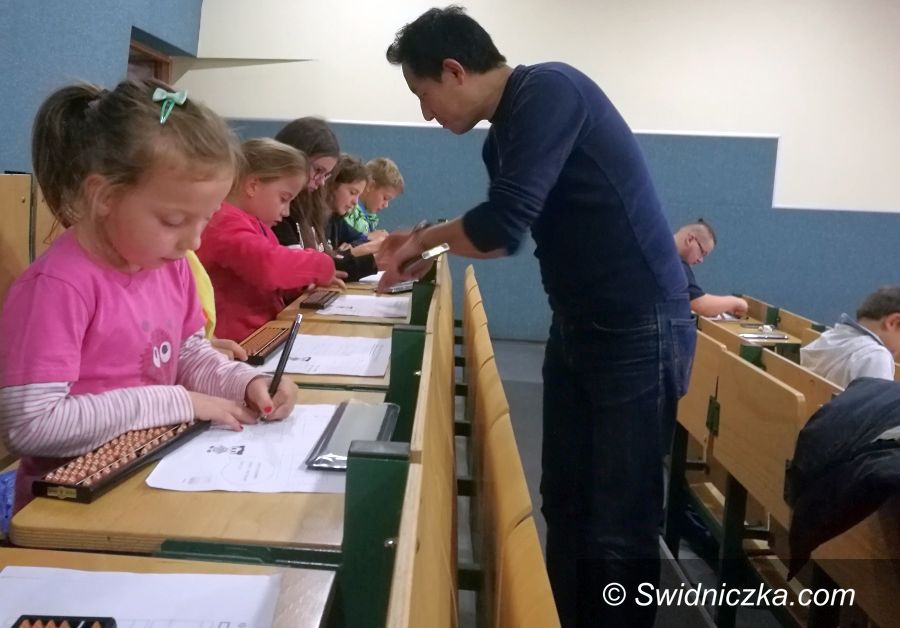 Świdnica: Świdniczanie na warsztatach u mistrza sorobanu