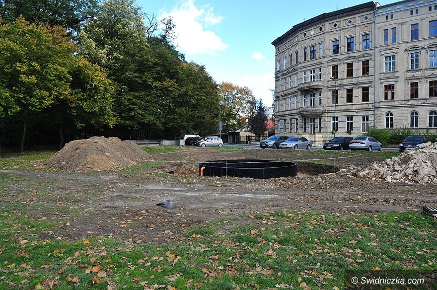 Świdnica: Trwają prace na skwerze przy ul. Wałowej w Świdnicy