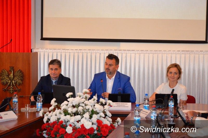 Strzegom: Radni ze Strzegomia za podjęciem współpracy partnerskiej  z Podhajcami (Ukraina)