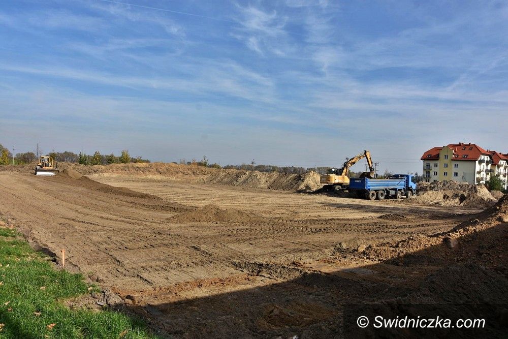 Komorów: Boisko w Komorowie z nową nawierzchnią