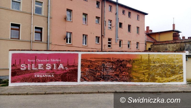 Żarów: Ozdobny mural w Żarowie