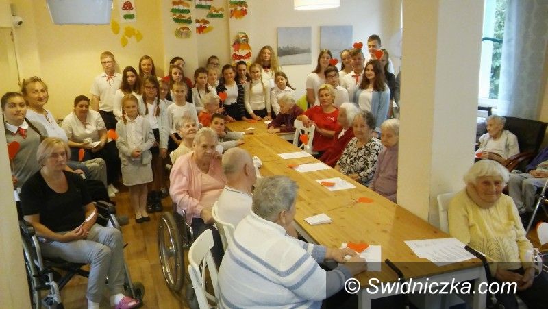 Lutomia Dolna: Droga do wolności w opowieści seniorów