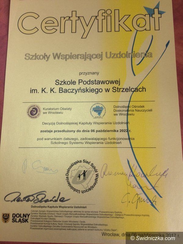 Strzelce: Szkoła Podstawowa im. K.K. Baczyńskiego w Strzelcach z certyfikatem Szkoły Wspierającej Uzdolnienia