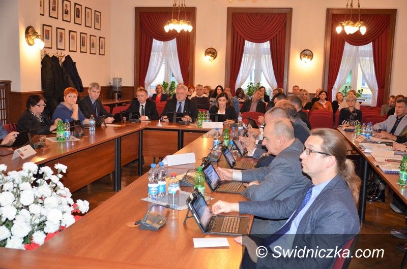 Strzegom: Obradowali strzegomscy radni