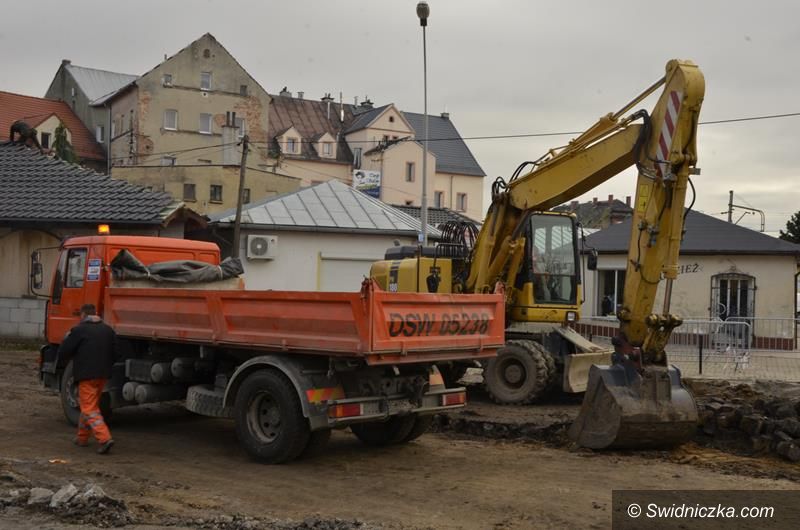 Żarów: Trwa budowa Centrum Przesiadkowego i ścieżek rowerowych w Żarowie