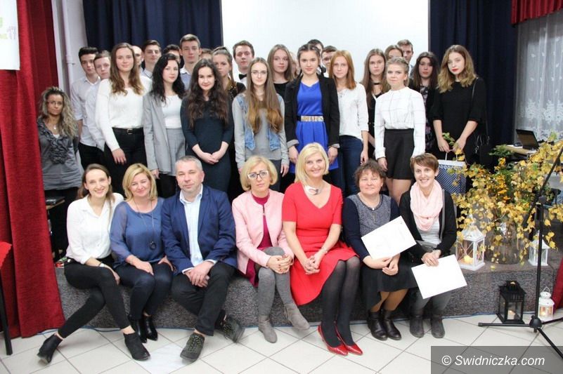 powiat świdnicki: X Powiatowy Wieczór Poezji Obcojęzycznej