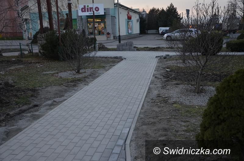 Żarów: Nowa ścieżka przy osiedlowym skwerze