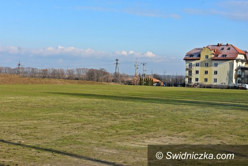 Komorów: Boisko w Komorowie z nową nawierzchnią