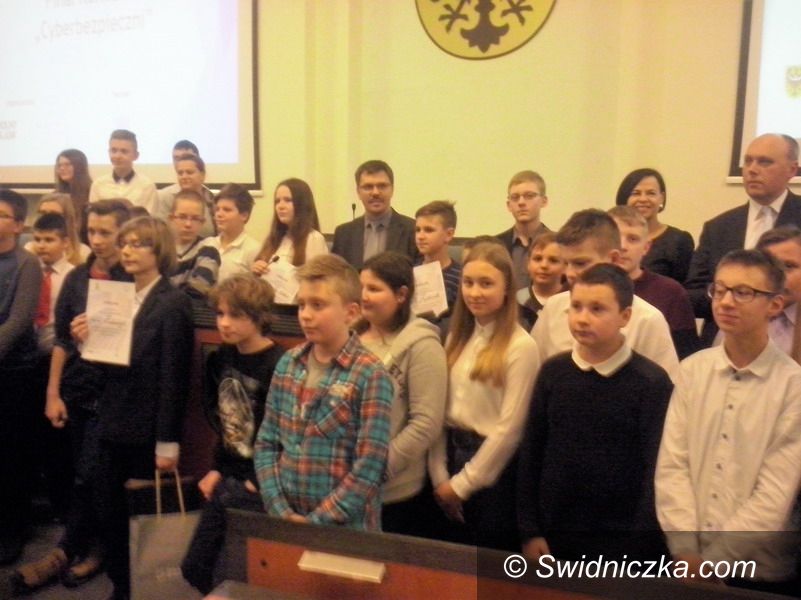 Strzegom: „Dwójka” w finale wojewódzkim konkursu „Cyberbezpieczni”