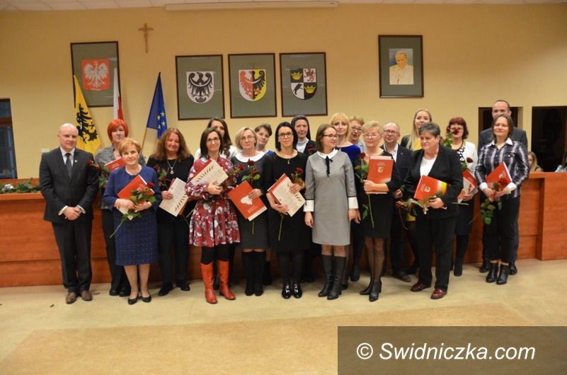 powiat świdnicki: Podziękowania dla pracowników służb społecznych