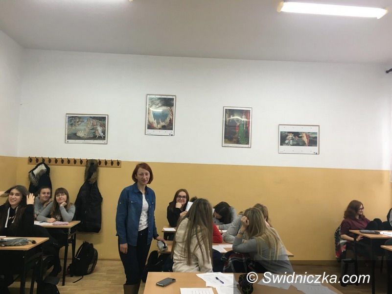 Strzegom: Warsztaty z doradcą zawodowym z Mobilnego Centrum Informacji Zawodowej z Wałbrzycha w Zespole Szkół w Strzegomiu