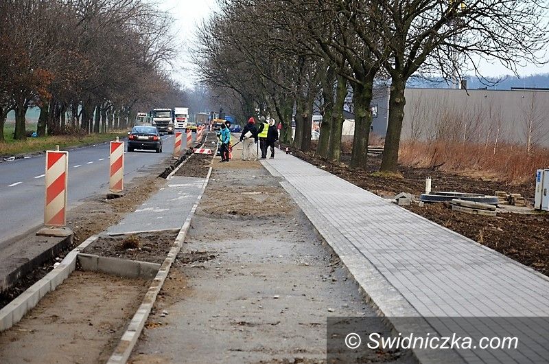 Strzegom: Droga do centrum handlowego w budowie