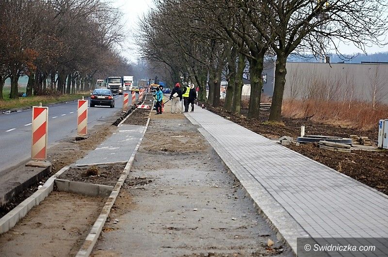 Strzegom: Droga do centrum handlowego w budowie