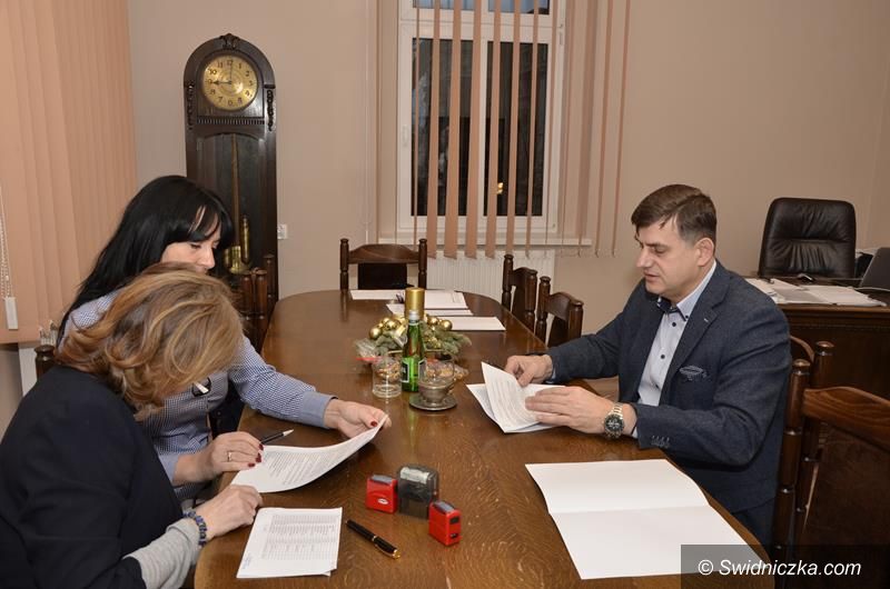 Żarów: Umowy na wsparcie hospicjum i prowadzenie rehabilitacji podpisane