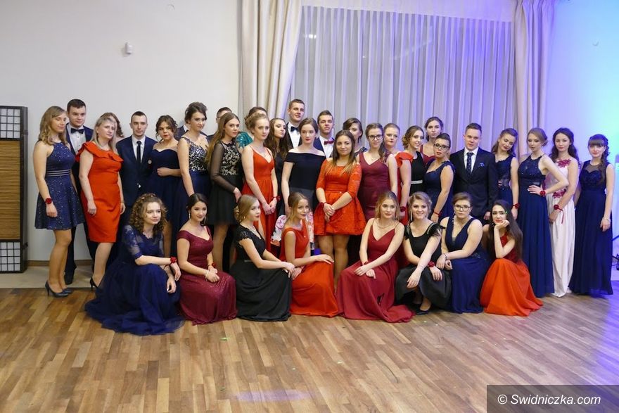 Strzegom: Niesamowita studniówka strzegomskiego LO