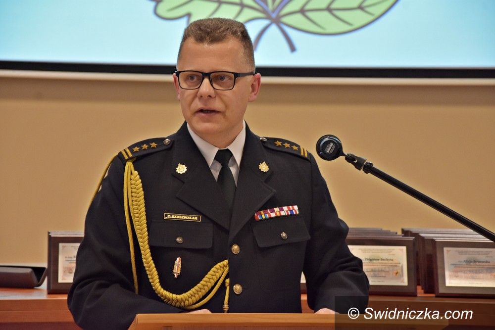 Świdnica: Komendant PSP Tomasz Szuszwalak pożegnał się ze służbą