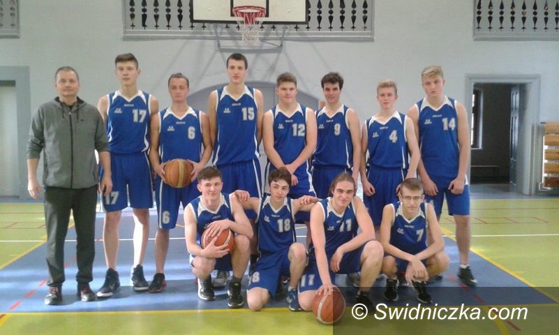Świdnica: Sukces drużyn II LO w koszykówce