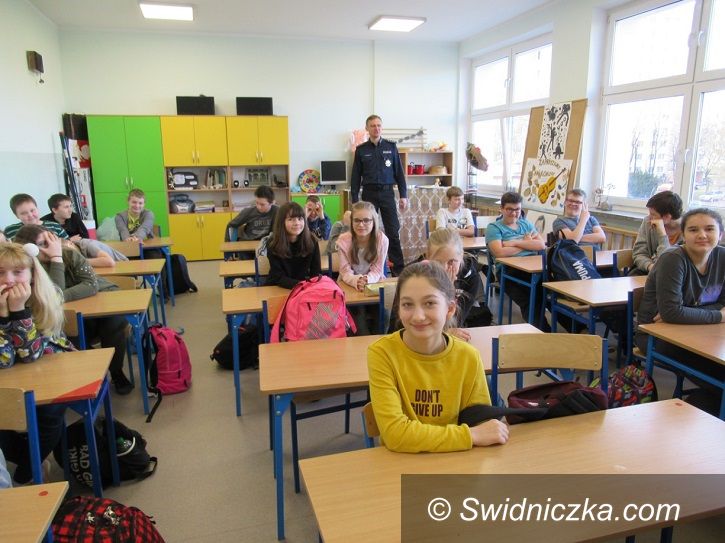 Świdnica: „Kręci mnie bezpieczeństwo… przez cały rok szkolny” w Szkole Podstawowej nr 4
