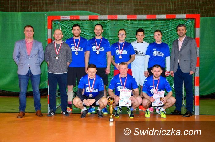 Żarów: Wektor dominator