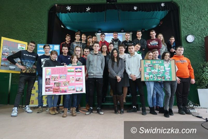 Strzegom: Studentka z Indii w Zespole Szkół w Strzegomiu