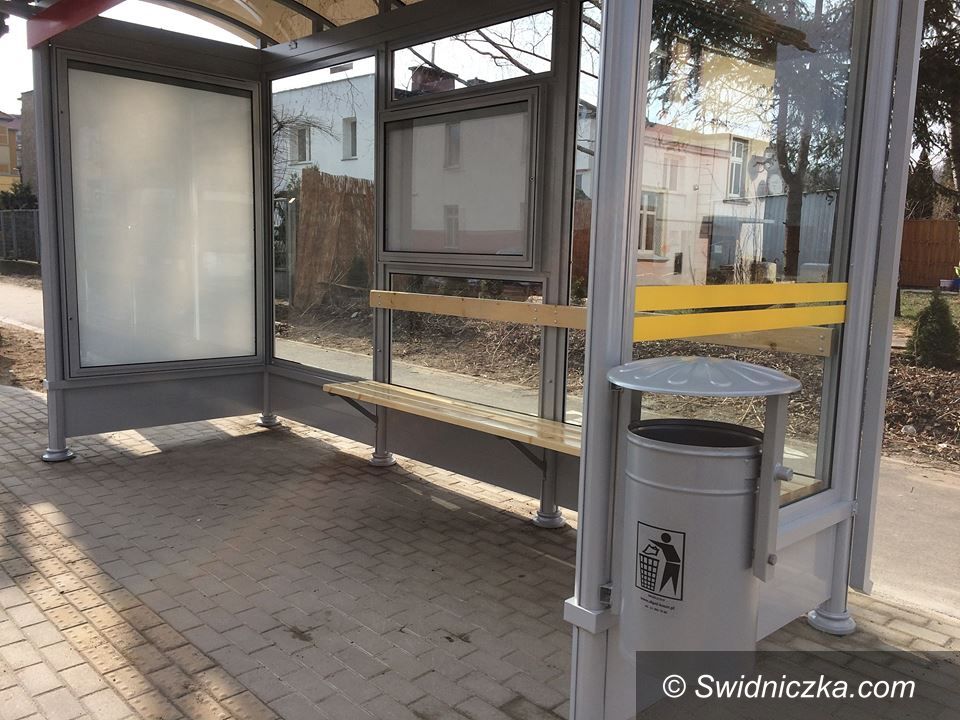 Świdnica: Coraz więcej nowych wiat przystankowych