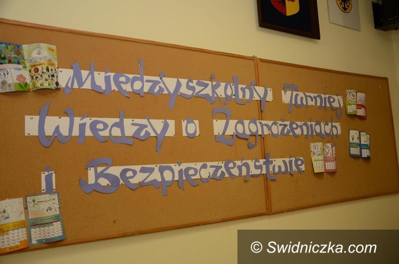 Żarów: Start XVIII Międzyszkolnego Turnieju Wiedzy o Zagrożeniach i Bezpieczeństwie