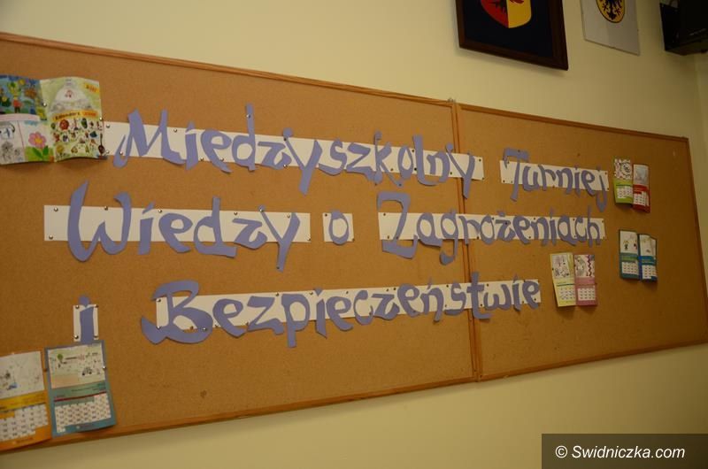 Żarów: Start XVIII Międzyszkolnego Turnieju Wiedzy o Zagrożeniach i Bezpieczeństwie