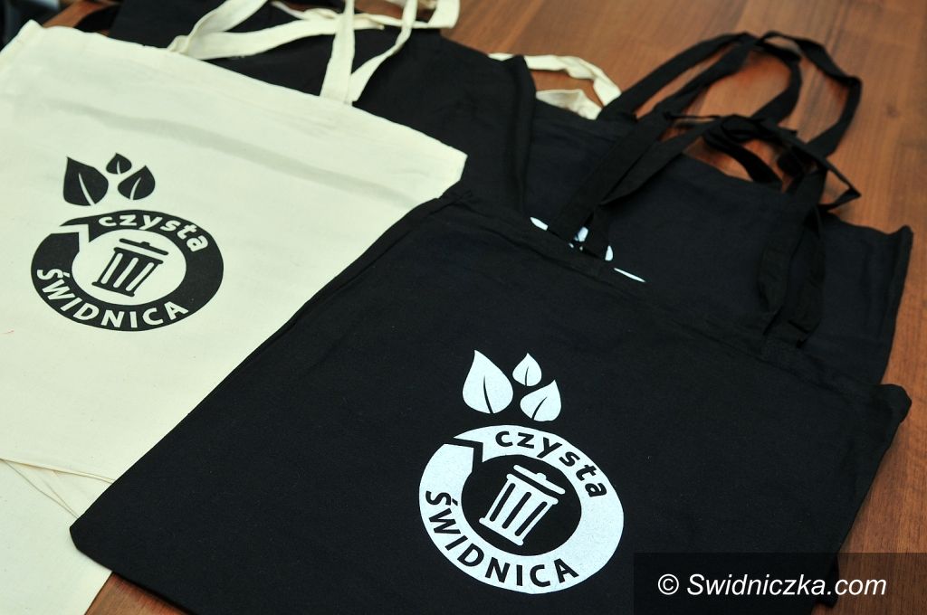 Świdnica: Wymień foliówkę na eko–reklamówkę