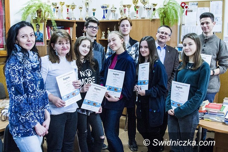 Świdnica: O Świątyni Wang wieszczki szeptanie, czyli wygrana w projekcie edukacyjnym „Na tropie”