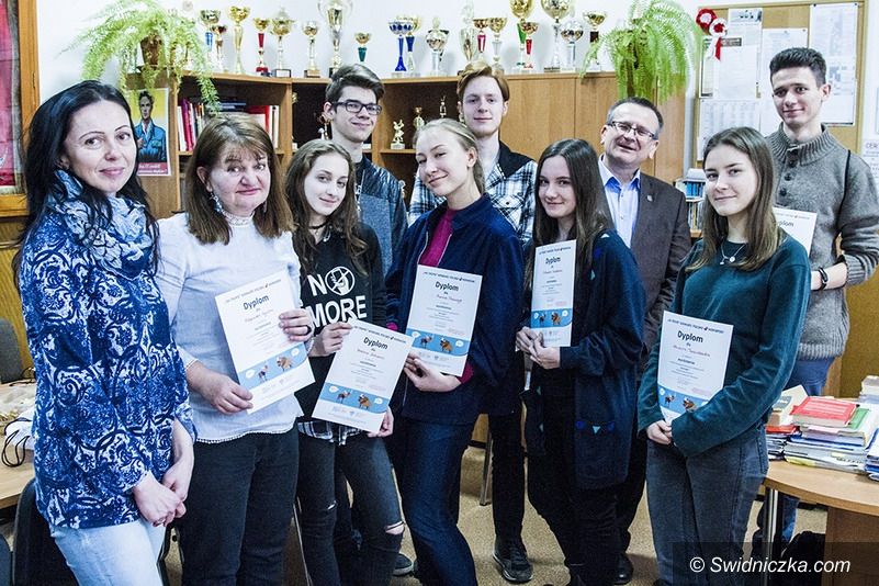 Świdnica: O Świątyni Wang wieszczki szeptanie, czyli wygrana w projekcie edukacyjnym „Na tropie”