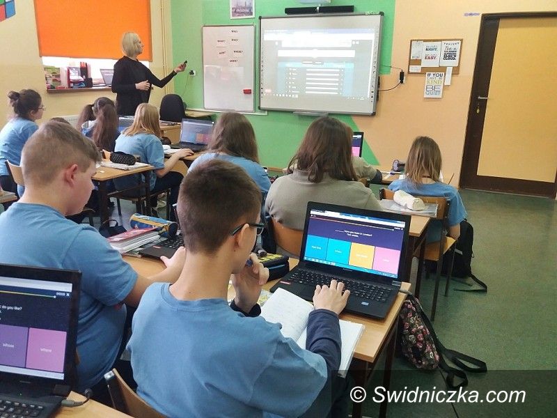 Mokrzeszów: Aktywna tablica w Mokrzeszowie