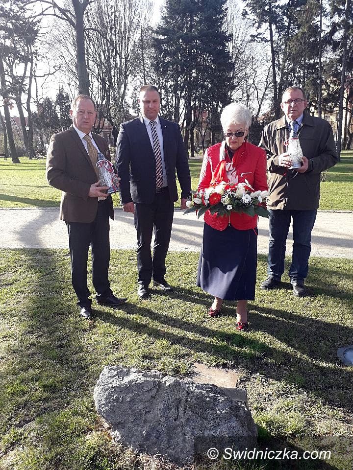 Świebodzice: W hołdzie ofiarom tragedii smoleńskiej