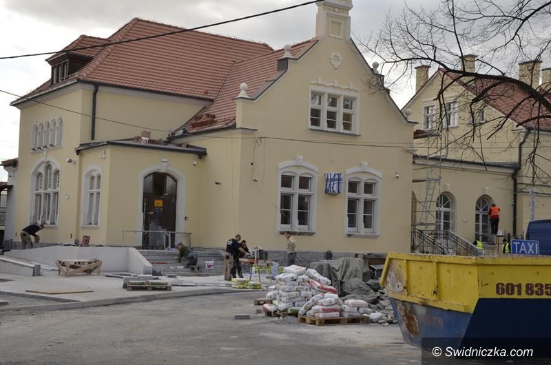 Żarów: Budynek dworca PKP jak nowy