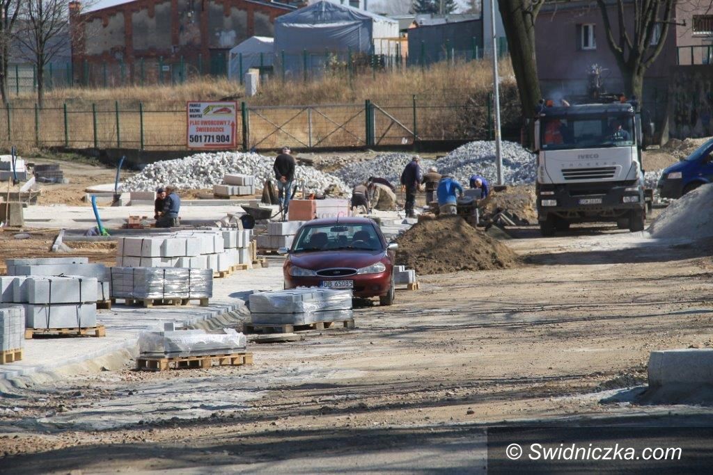Świebodzice: Centrum przesiadkowe coraz bardziej widoczne