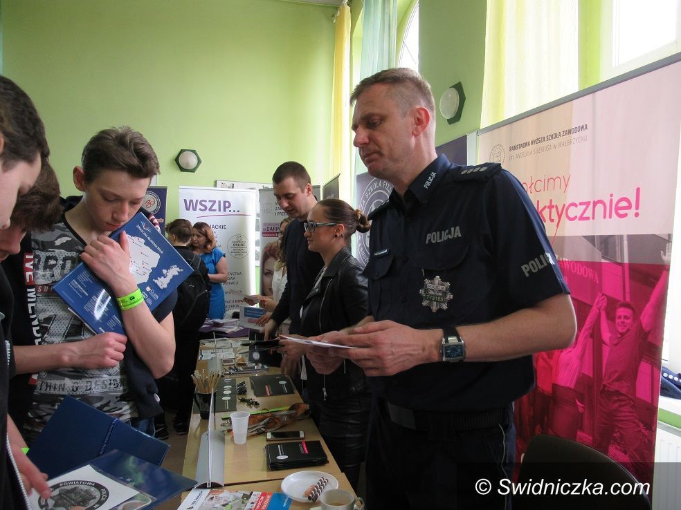 Strzegom: Policjanci uczestniczyli w „Dniach Doradczych” dla młodzieży