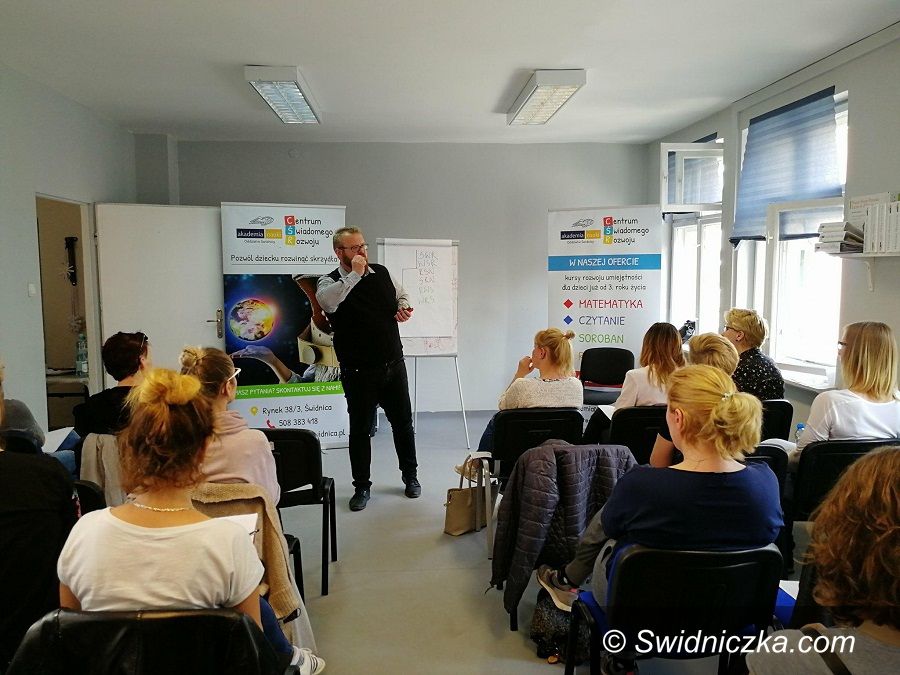 Świdnica: Świdniccy rodzice uczyli się o tym, jak działa mózg dziecka
