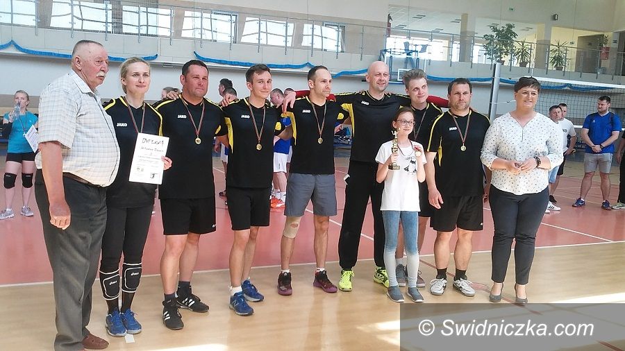 Witoszów Dolny: Witoszów Dolny triumfuje w turnieju siatkarskim