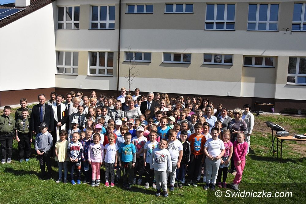 Gmina Świdnica: Dęby Niepodległości w całej gminie