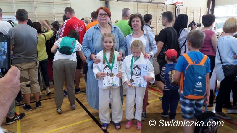 Strzegom: Tatami z workiem medali
