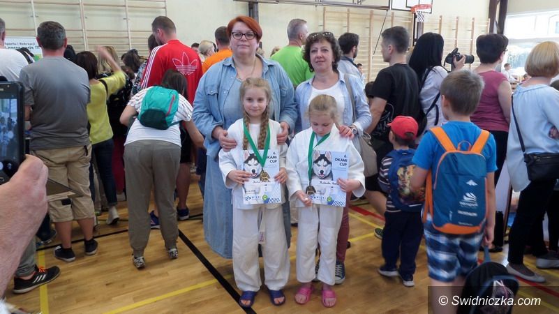 Strzegom: Tatami z workiem medali